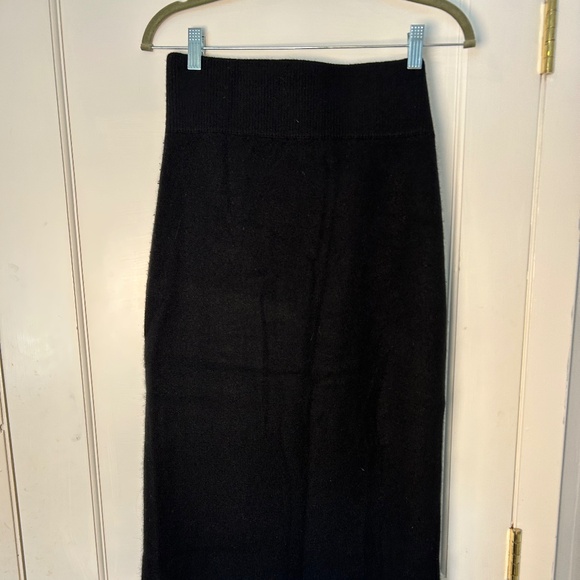 Quince Dresses & Skirts - NWOT Quince Women's Mongolian Cashmere Midi/Maxi Skirt Black L